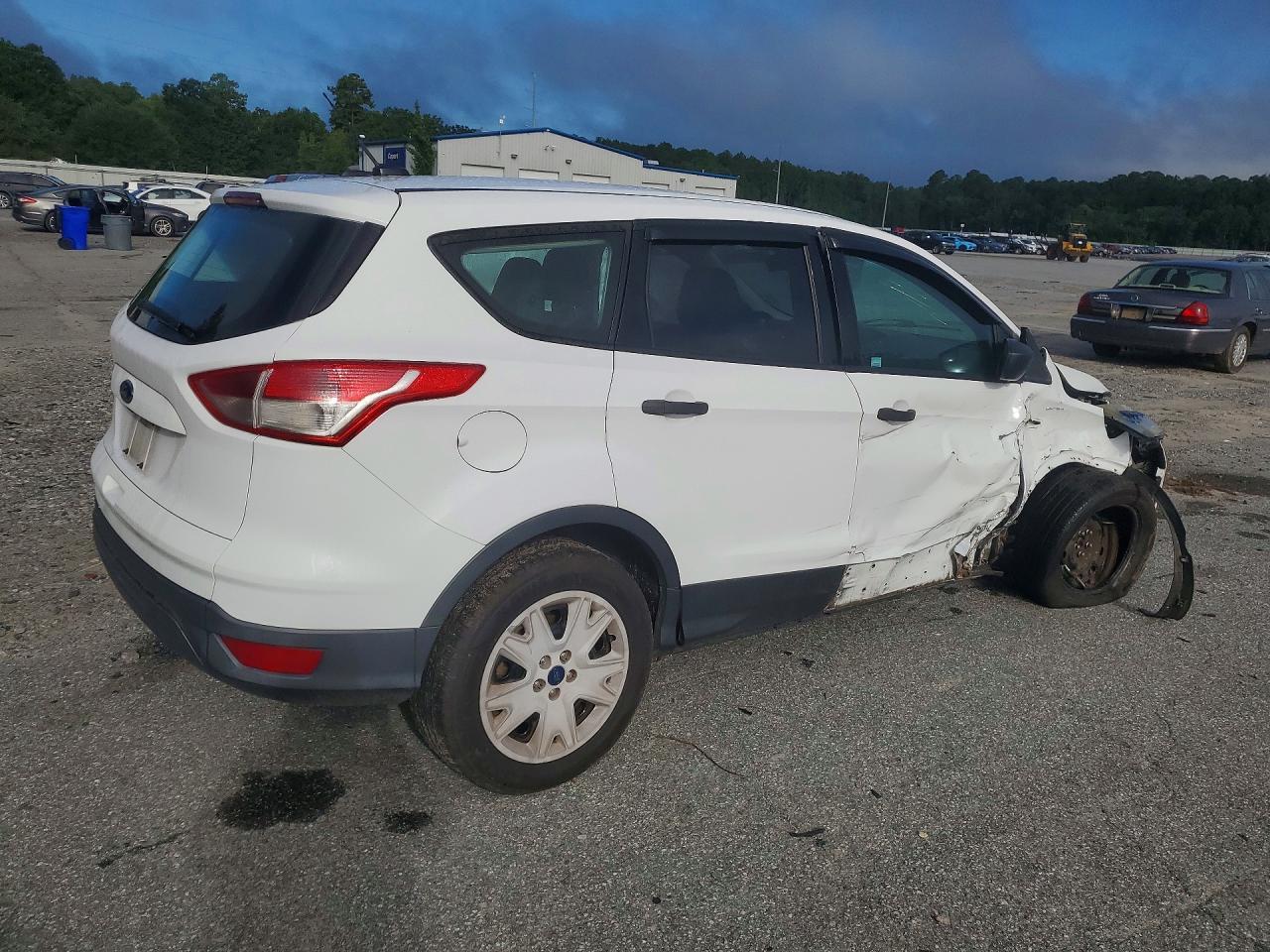 2016 Ford Escape S - zdjęcie 3
