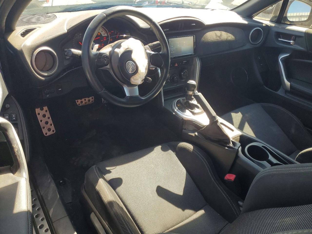 2017 Toyota 86 Base - zdjęcie 8