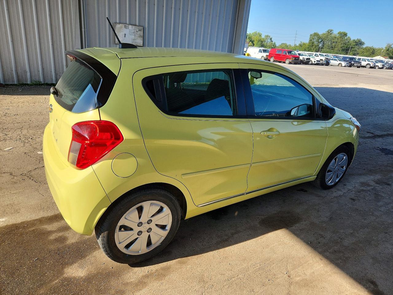 2017 Chevrolet Spark Ls - zdjęcie 3