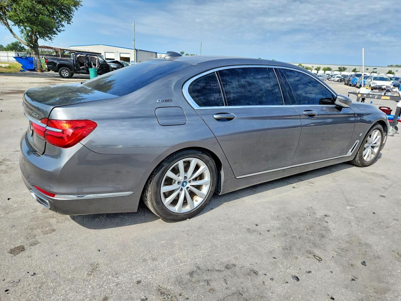 2017 BMW Seria 7 740e - zdjęcie 3