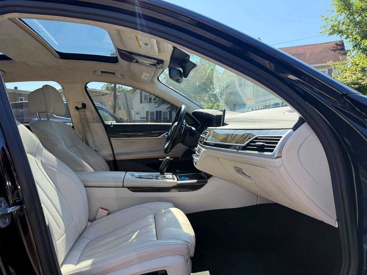 2018 BMW 750 Xi - zdjęcie 11