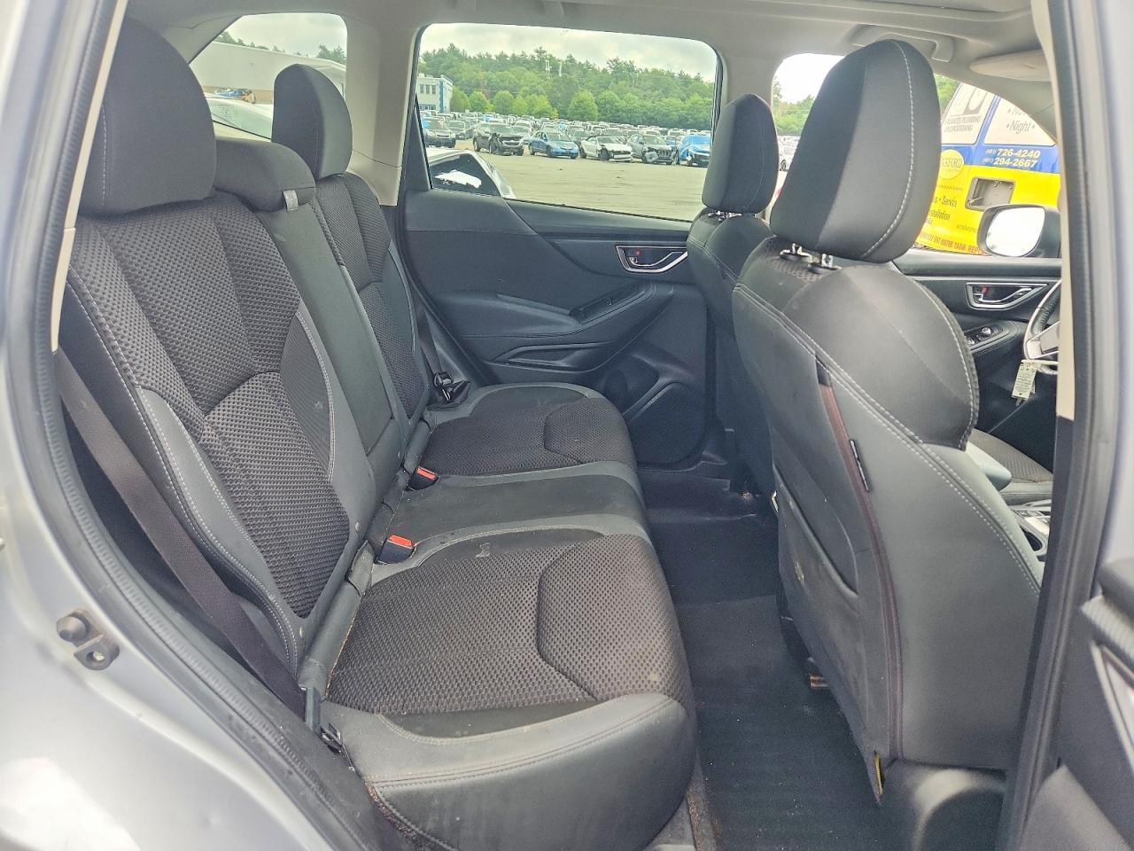 2020 Subaru Forester Premium - zdjęcie 11