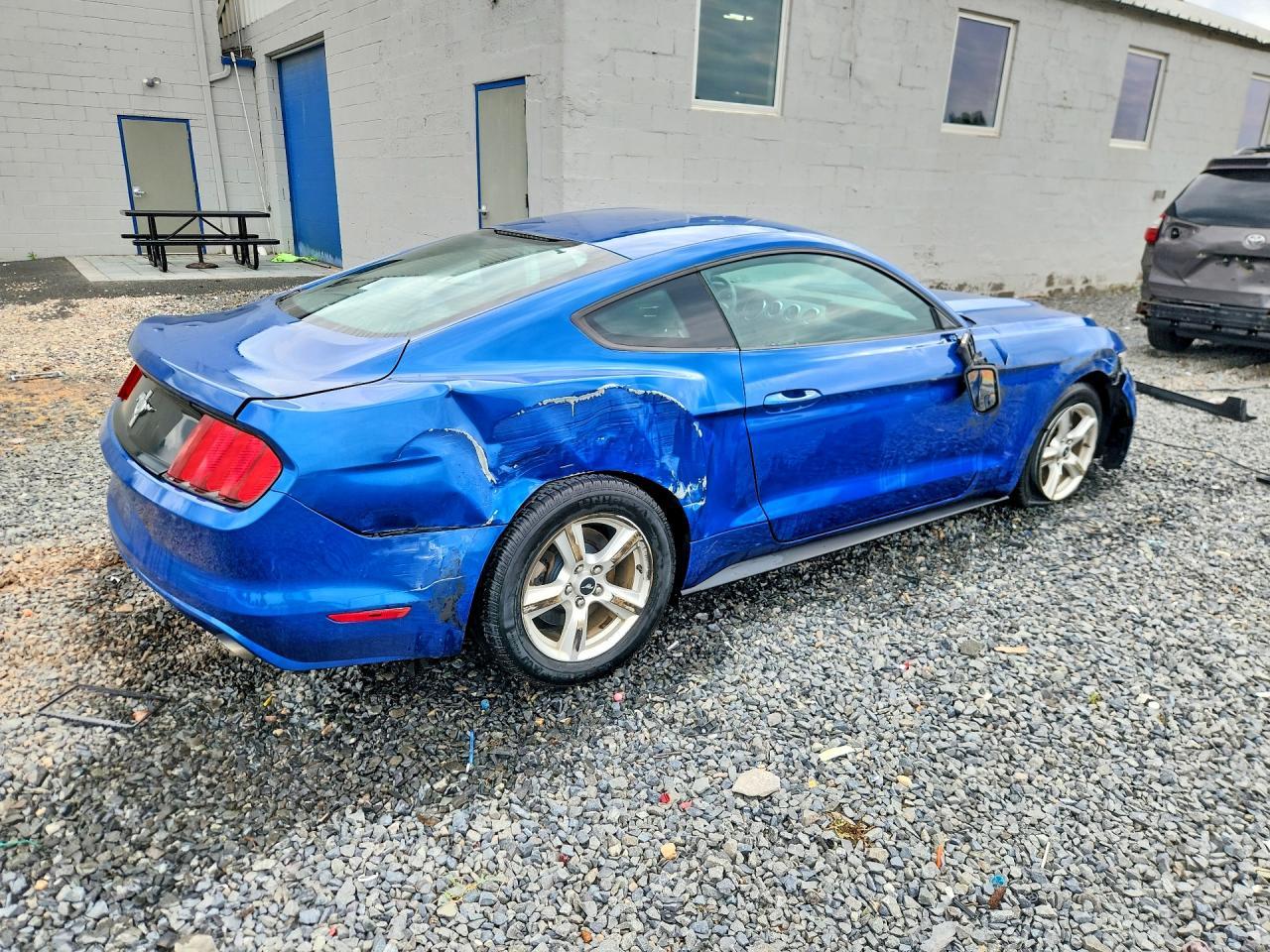 2017 Ford Mustang - zdjęcie 3