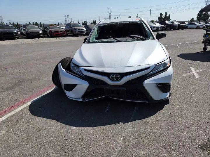 2020 Toyota Camry Xse - zdjęcie 13