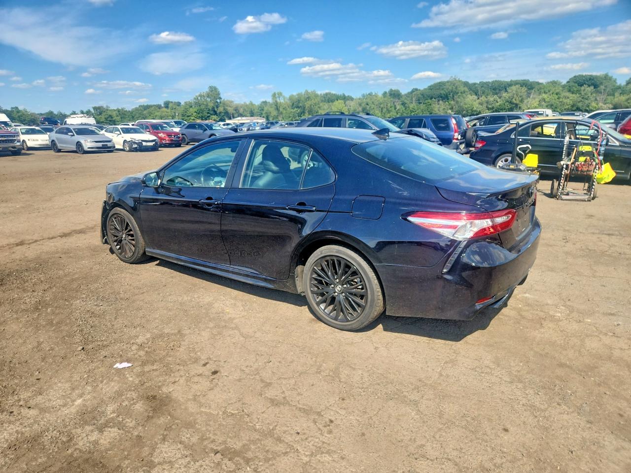 2020 Toyota Camry Se Nightshade - zdjęcie 2