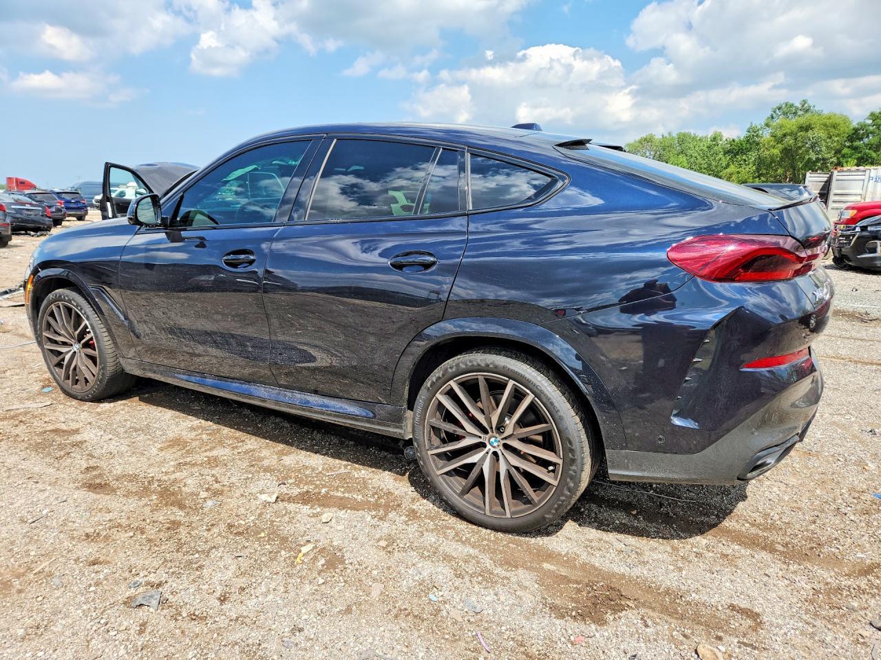 2024 BMW X6 xDrive40I - zdjęcie 2
