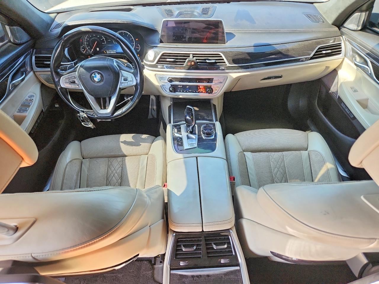 2017 BMW Seria 7 B7 - zdjęcie 8
