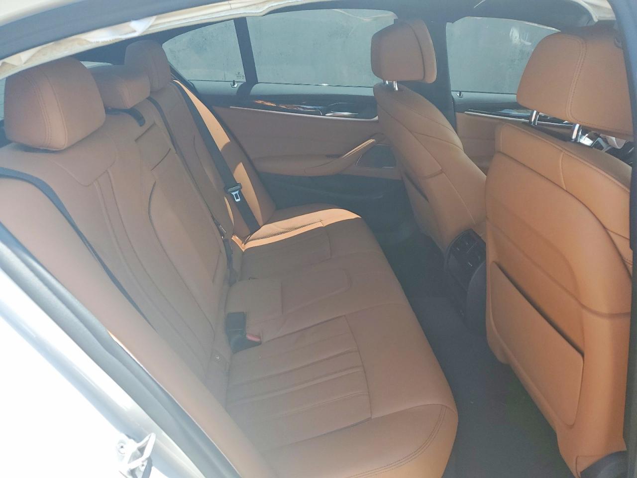 2022 BMW M550Xi - zdjęcie 11