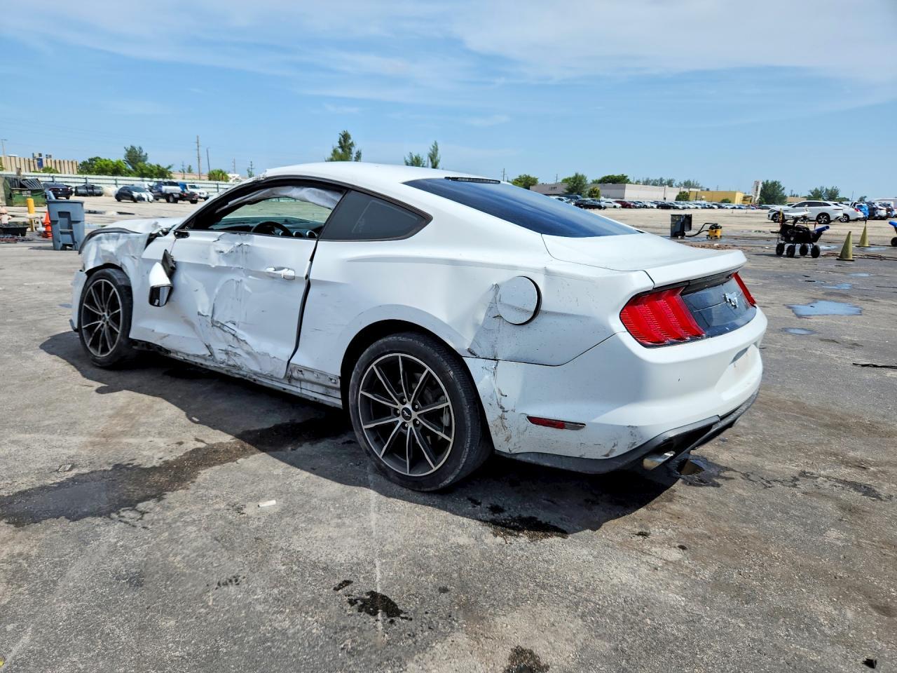 2018 Ford Mustang - zdjęcie 2