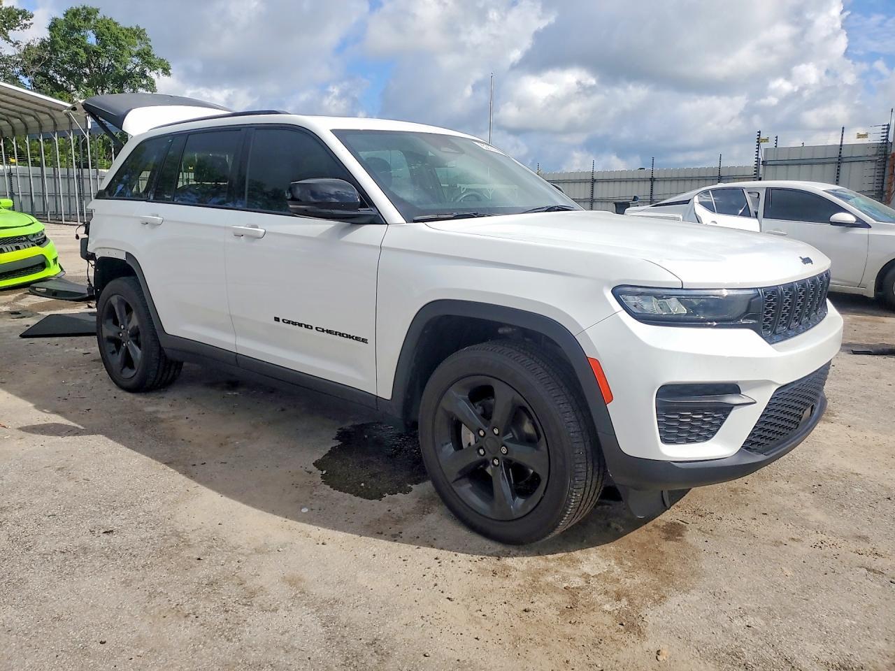 2025 Jeep Grand Cherokee Laredo - zdjęcie 4