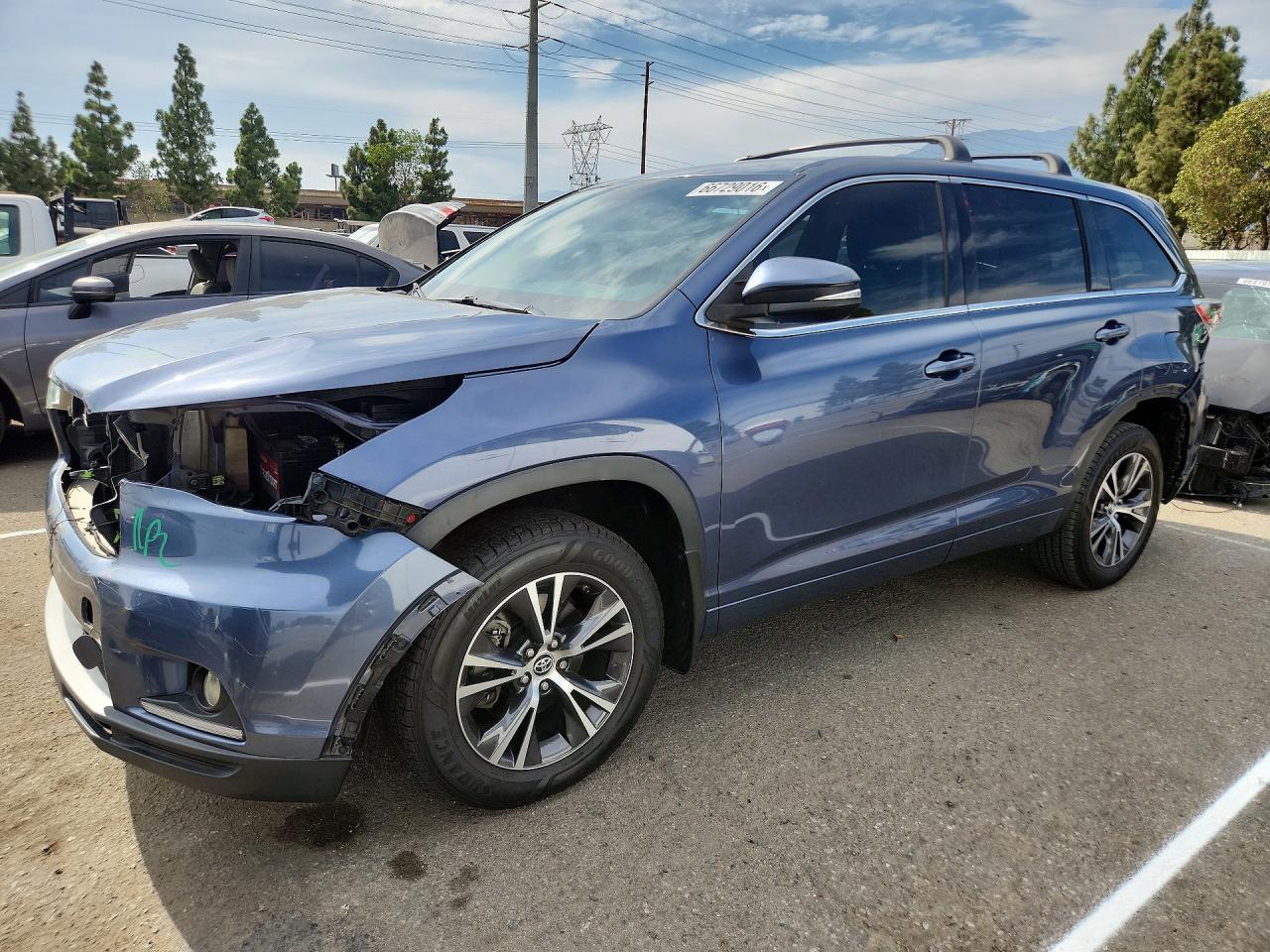 2015 Toyota Highlander Le - zdjęcie główne