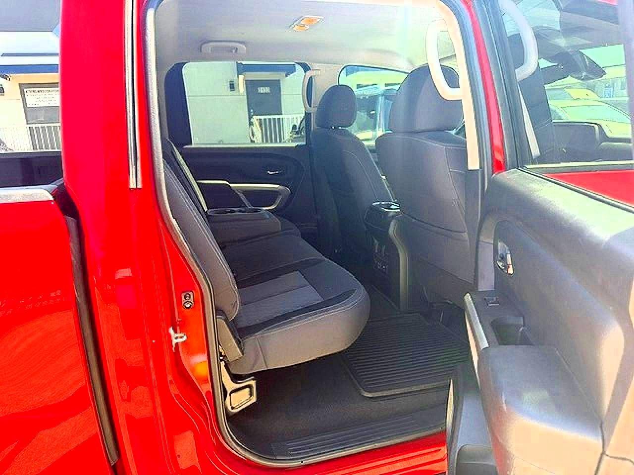 2022 Nissan Titan Sv - zdjęcie 11