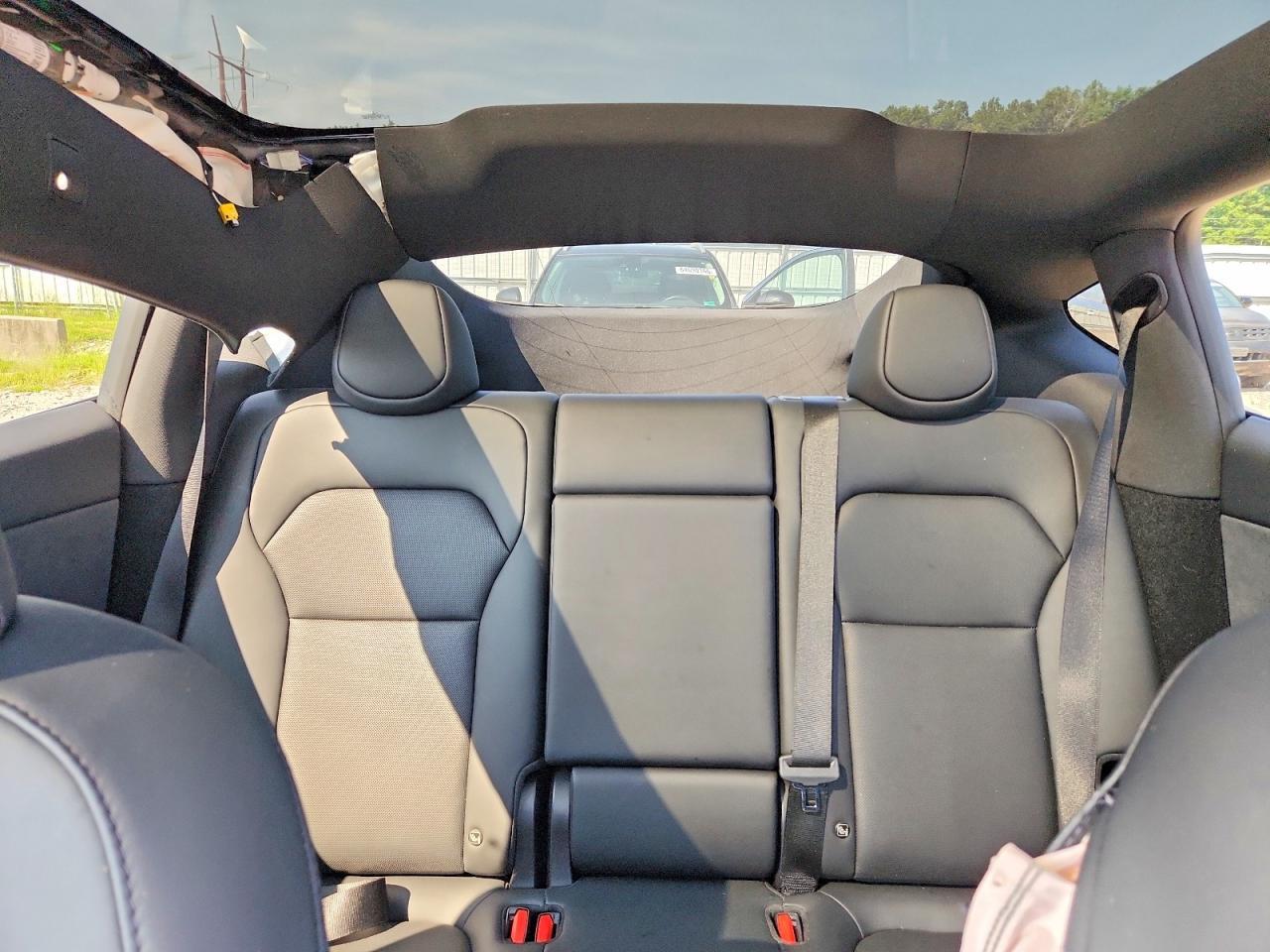 2026 Tesla Model Y - zdjęcie 10