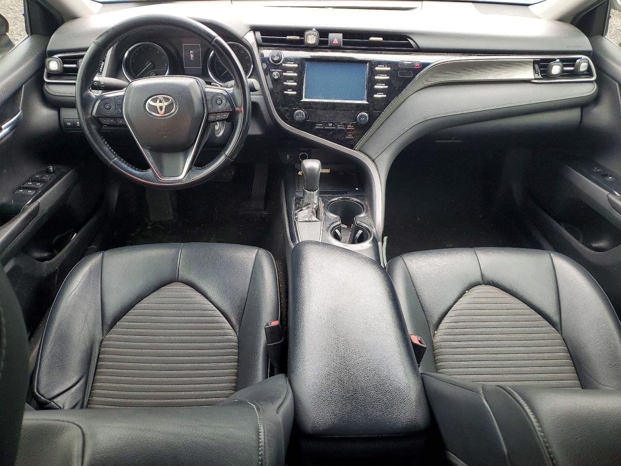 2019 Toyota Camry Se - zdjęcie 8