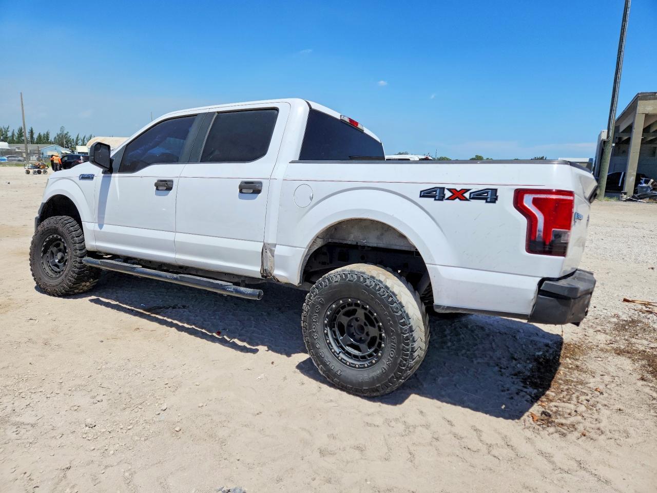2017 Ford F150 Supercrew - zdjęcie 2