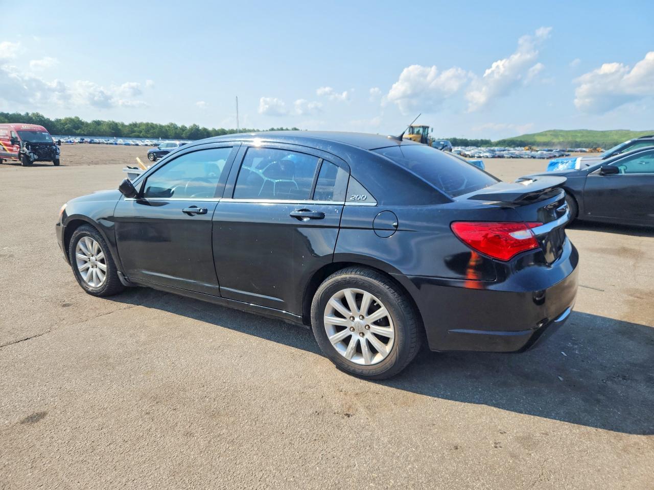 2013 Chrysler 200 Touring - zdjęcie 2