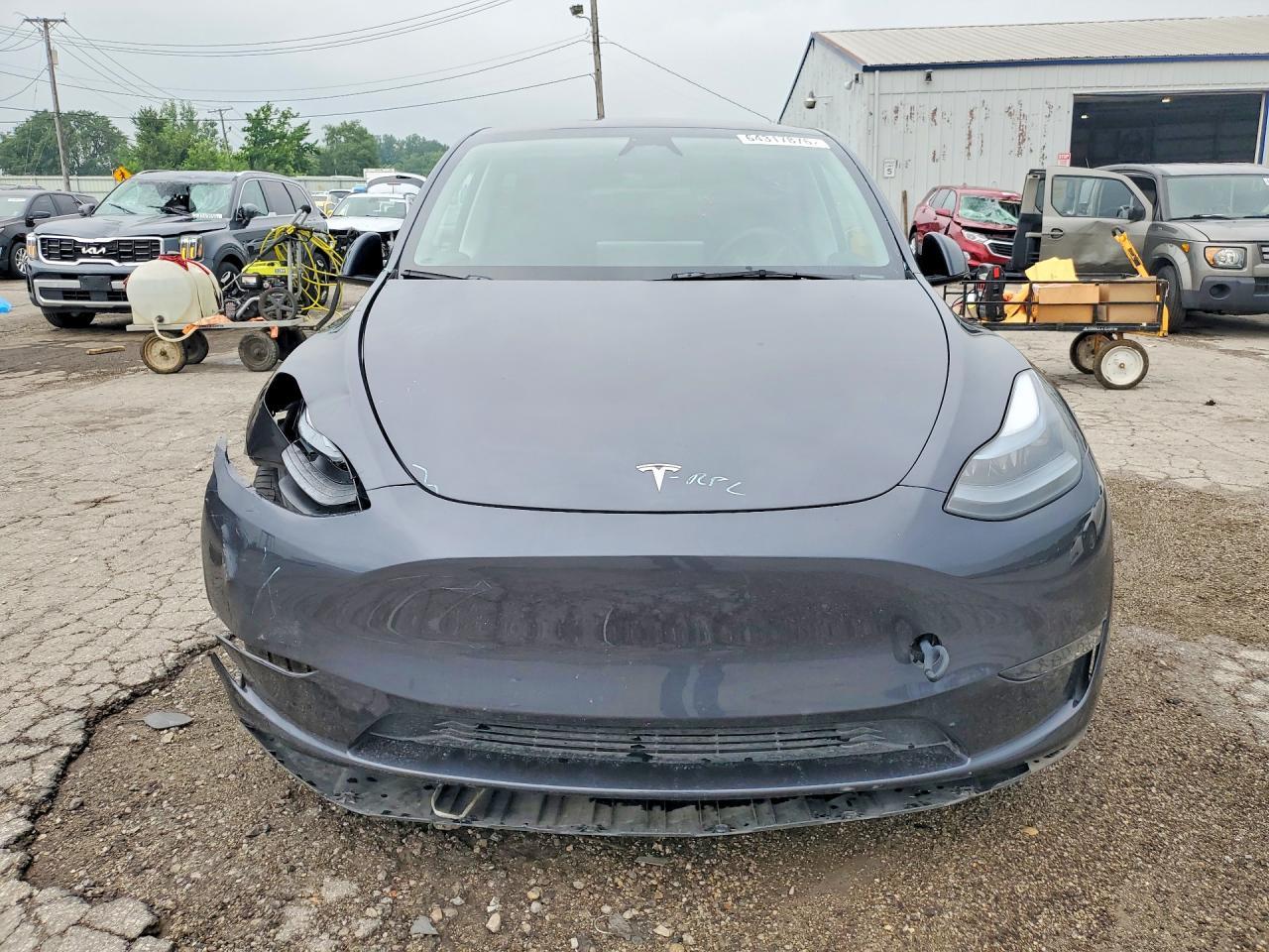 2025 Tesla Model Y - zdjęcie 5