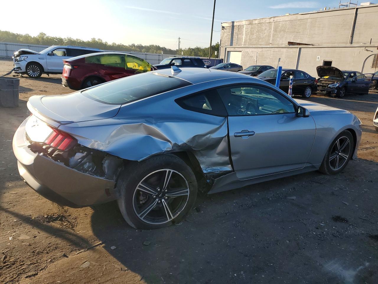2024 Ford Mustang - zdjęcie 3