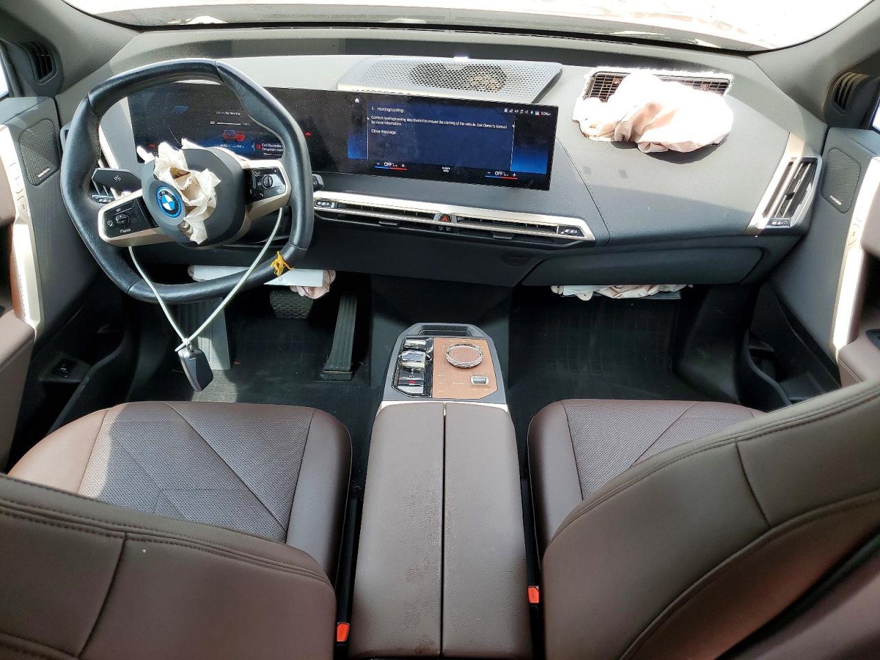 2023 BMW Ix xDrive50 - zdjęcie 8