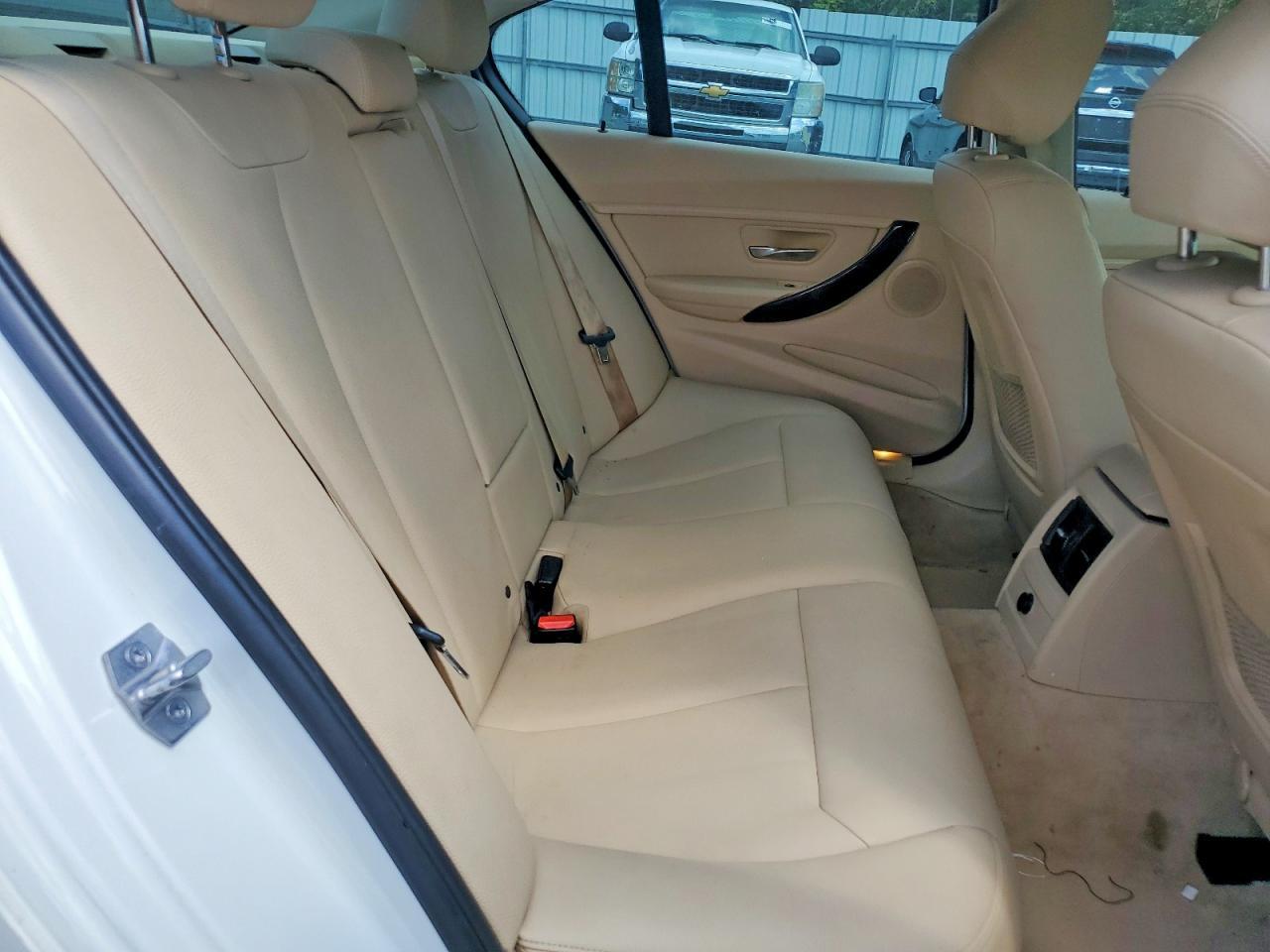 2015 BMW 320 I - zdjęcie 10