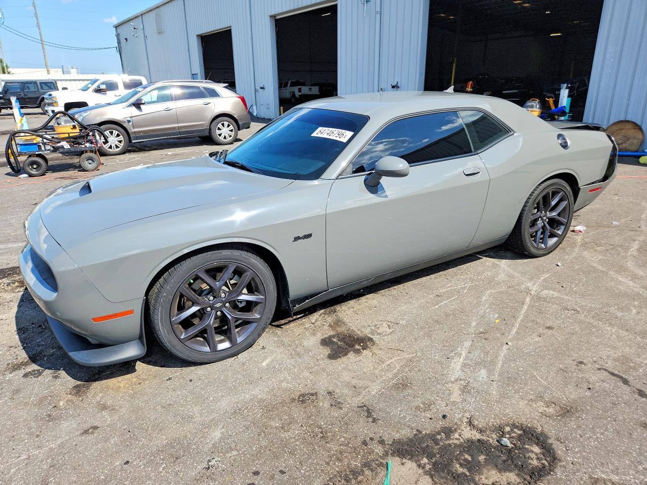 2023 Dodge Challenger R/T - zdjęcie główne
