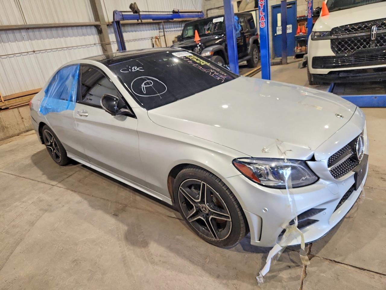 2021 Mercedes-Benz C 300 4Matic - zdjęcie 4