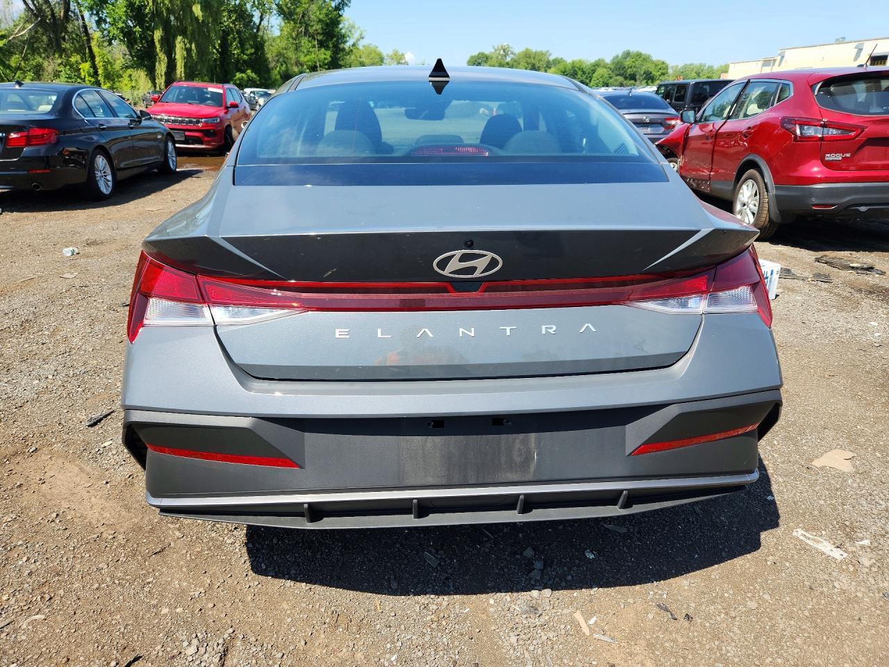 2025 Hyundai Elantra Se - zdjęcie 6