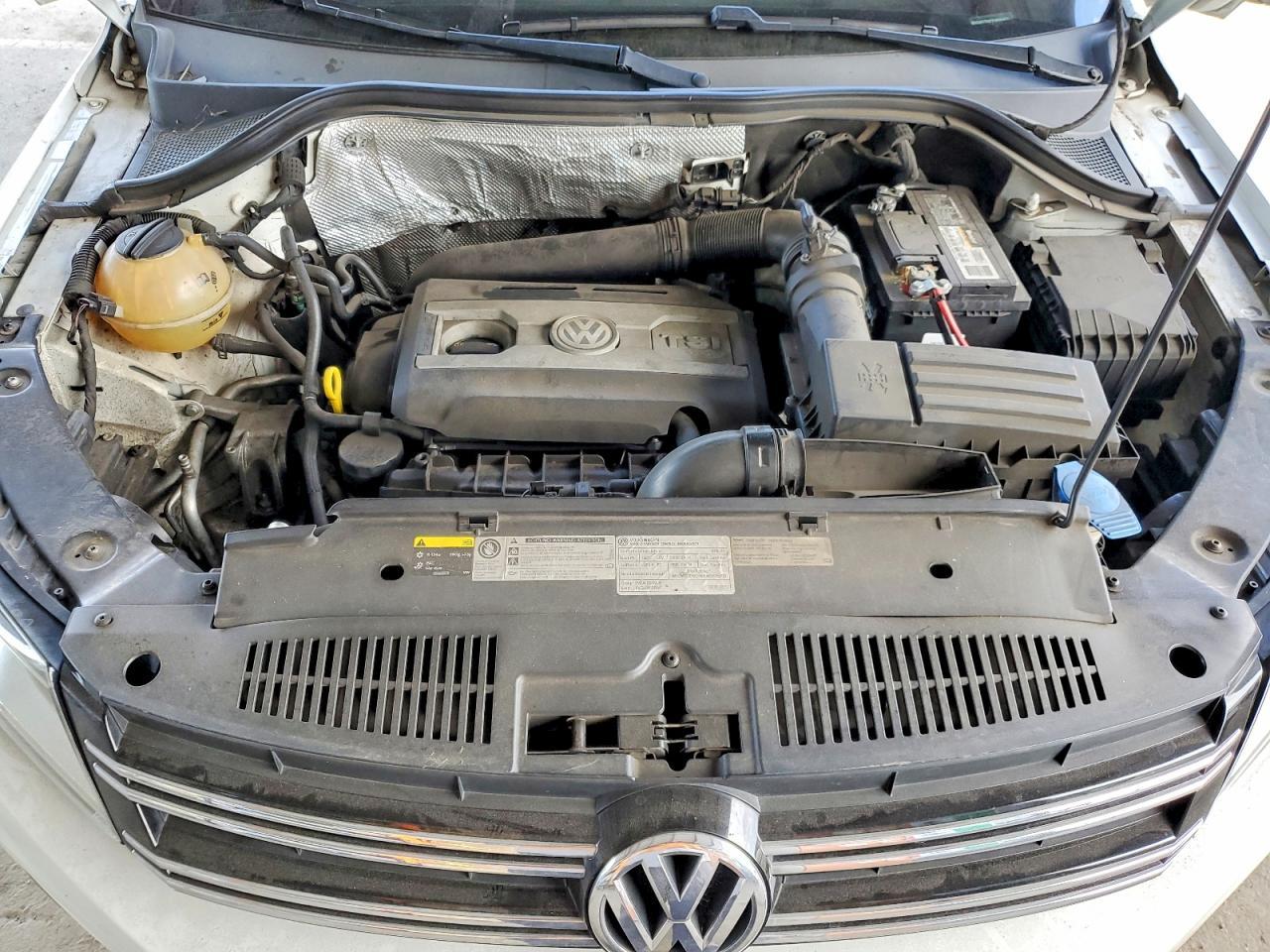 2015 Volkswagen Tiguan S - zdjęcie 12