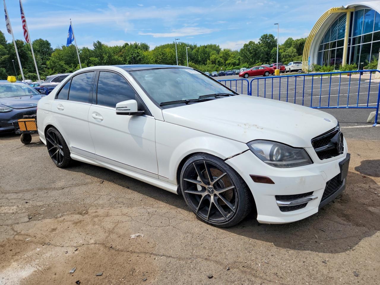2013 Mercedes-Benz C 300 4Matic - zdjęcie 4