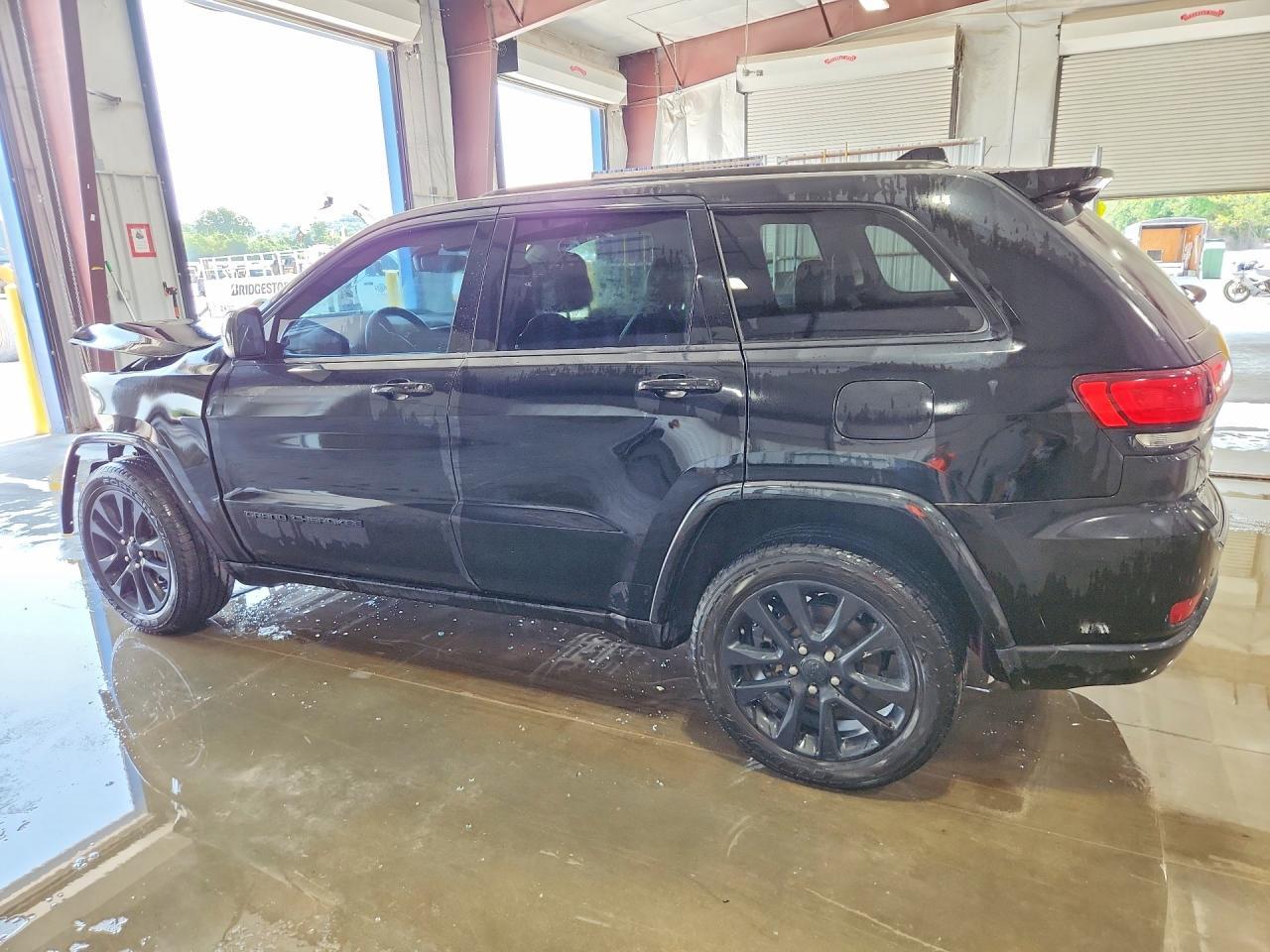 2019 Jeep Grand Cherokee Laredo - zdjęcie 2
