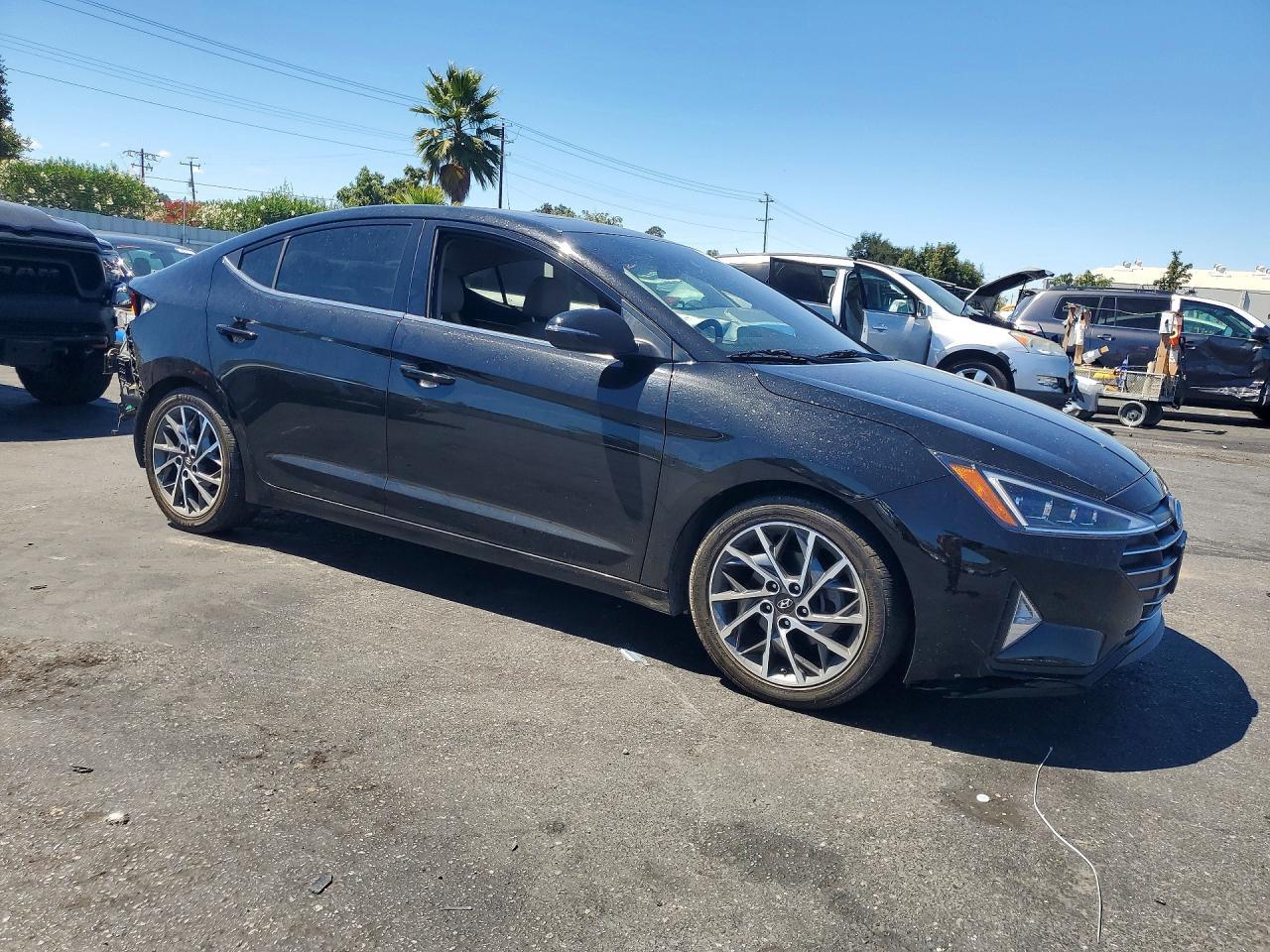 2020 Hyundai Elantra Limited - zdjęcie 4