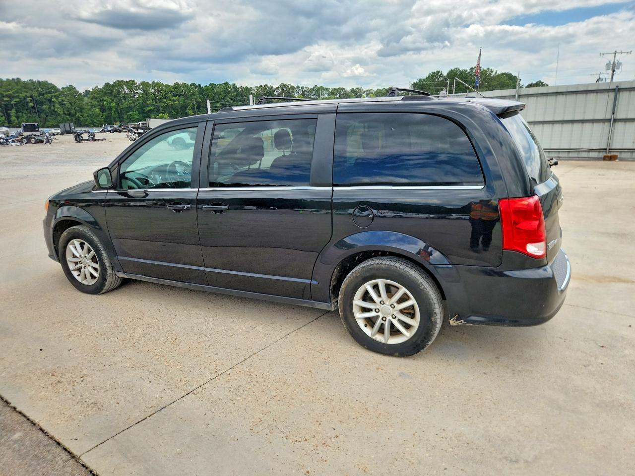 2020 Dodge Grand Caravan Sxt - zdjęcie 2