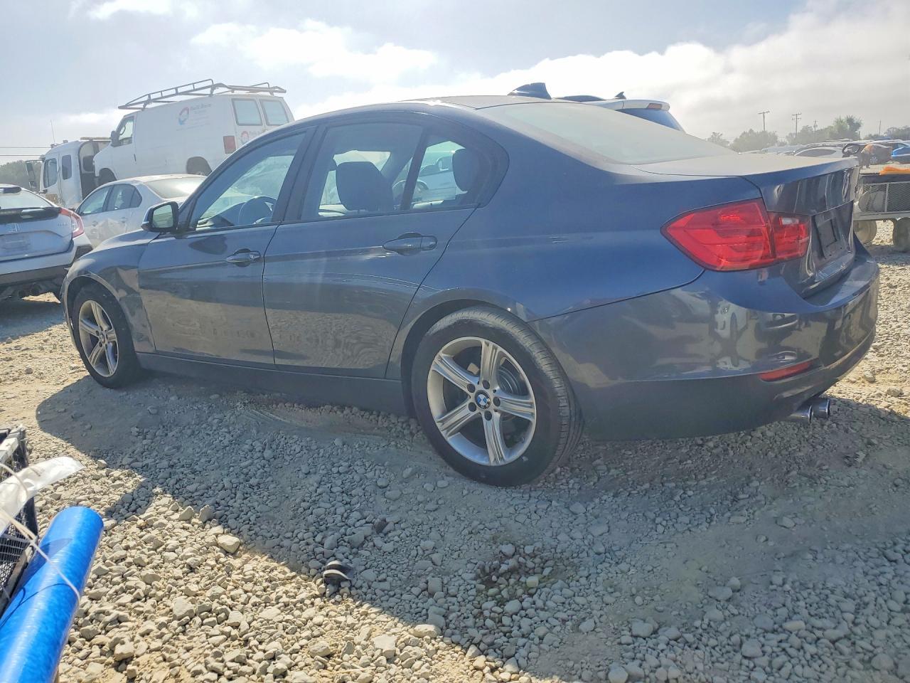 2013 BMW 328 I - zdjęcie 2