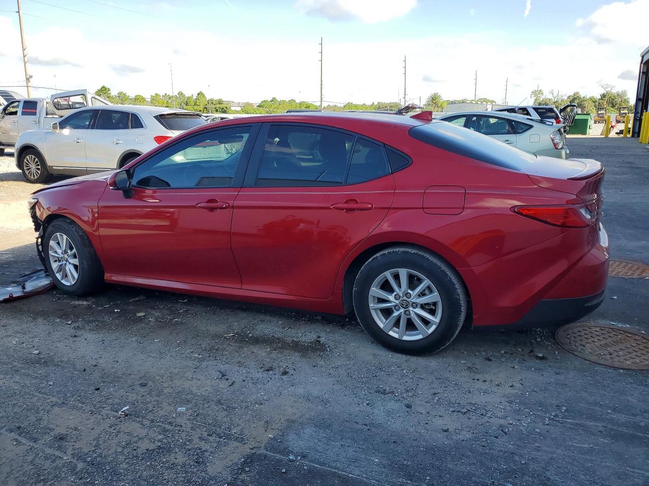 2025 Toyota Camry Le - zdjęcie 2