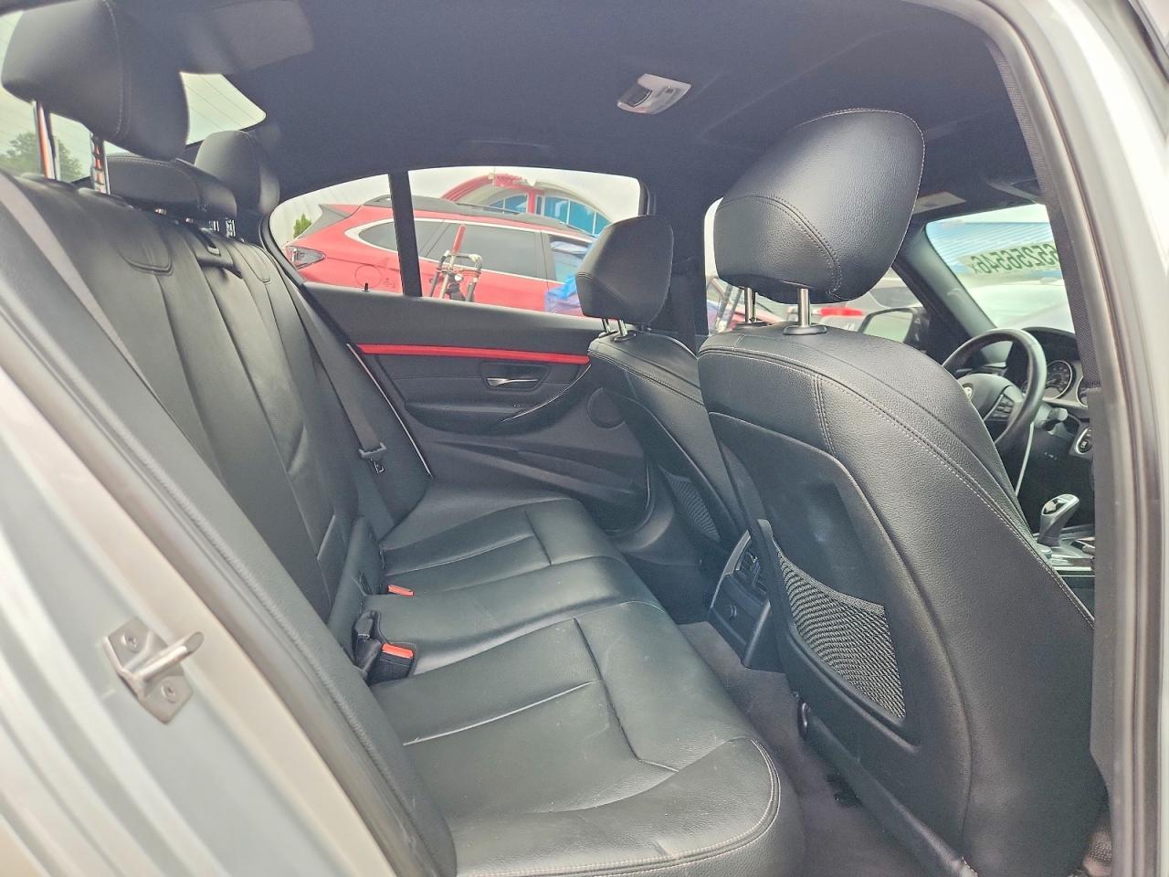 2018 BMW Seria 3 330i - zdjęcie 10