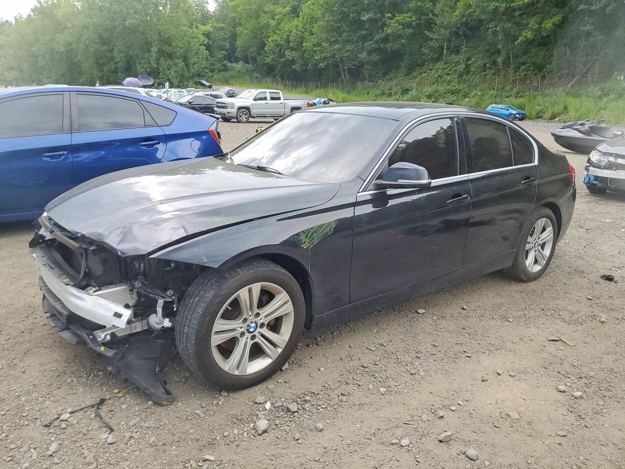 2017 BMW Seria 3 330i - zdjęcie główne