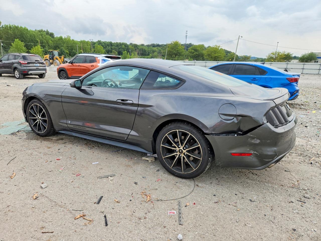 2017 Ford Mustang - zdjęcie 2