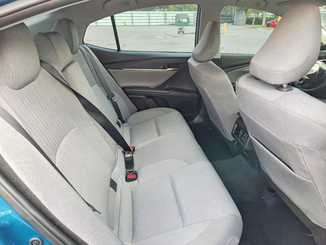 2026 Toyota Camry Le - zdjęcie 10