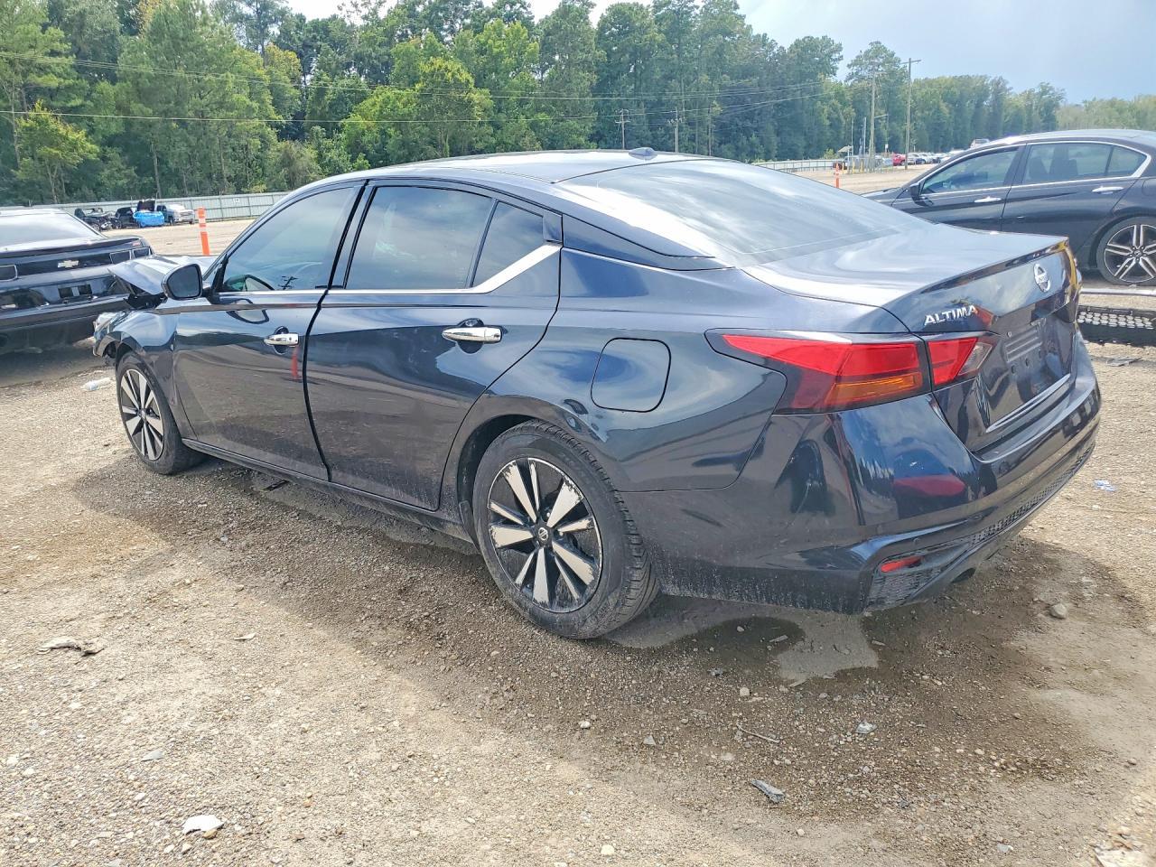 2020 Nissan Altima Sl - zdjęcie 2