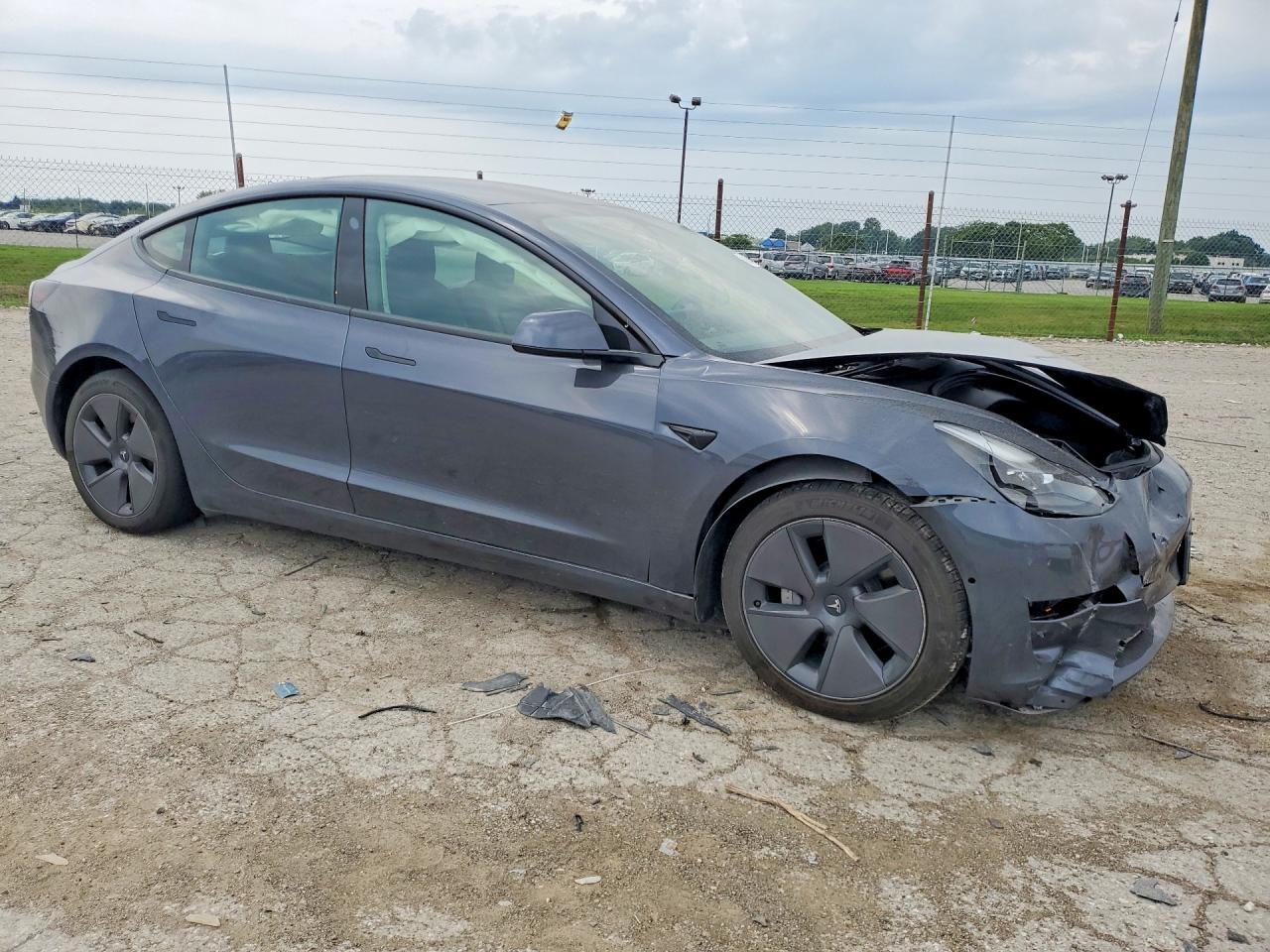 2022 Tesla Model 3 - zdjęcie 4