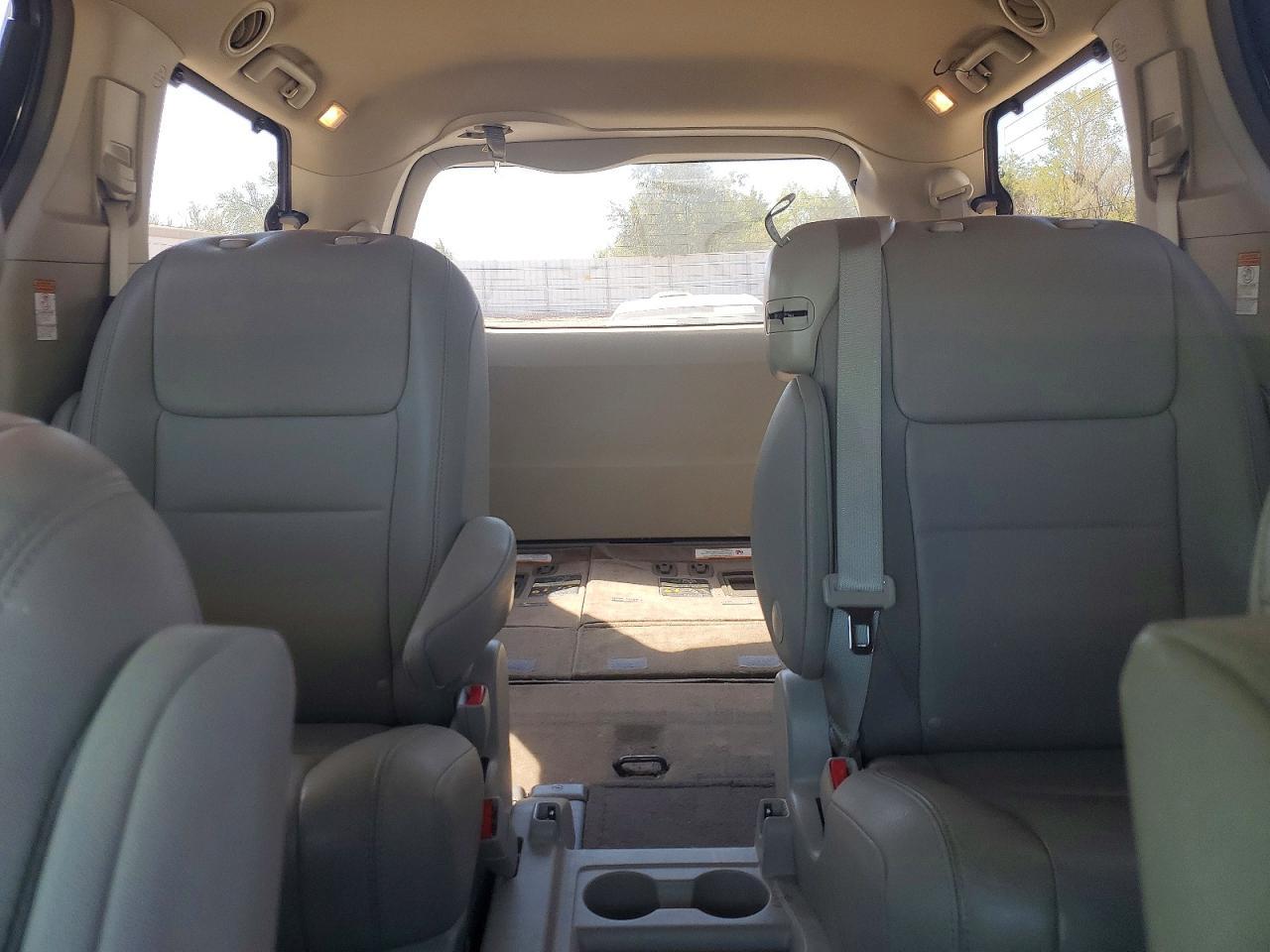2017 Toyota Sienna Xle 8-Passenger - zdjęcie 10
