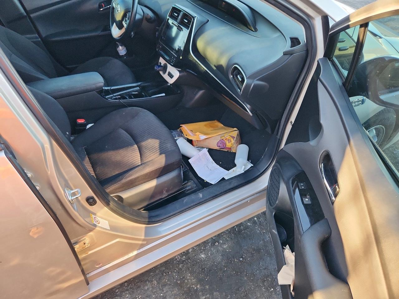 2017 Toyota Prius Prime - zdjęcie 13