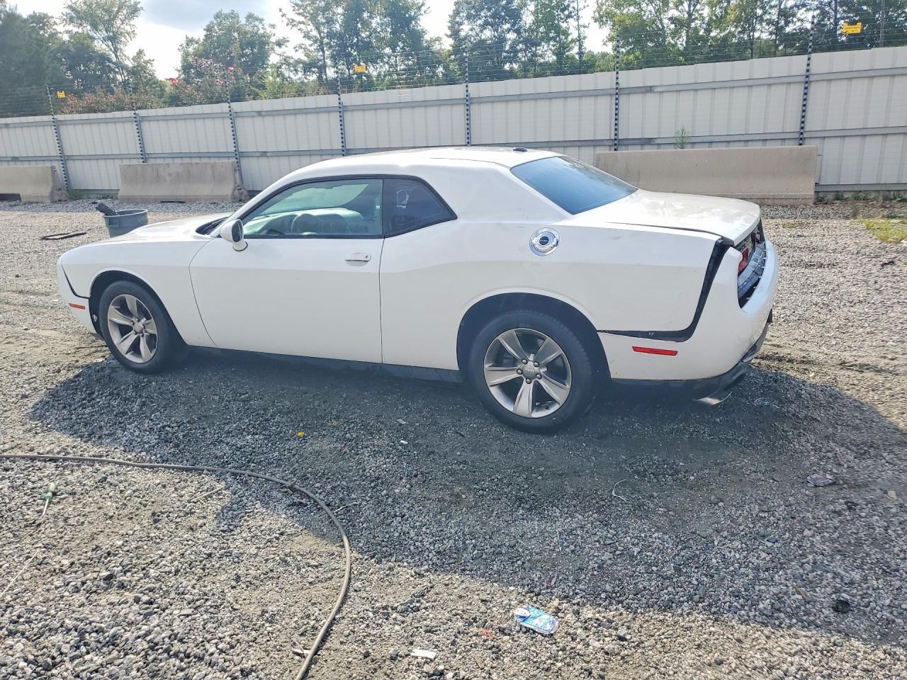 2015 Dodge Challenger Sxt - zdjęcie 2
