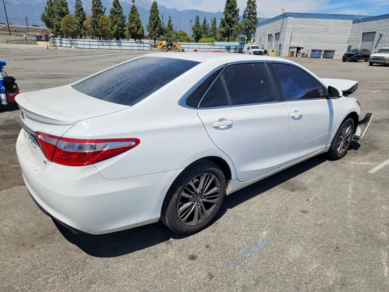 2017 Toyota Camry Se - zdjęcie 3