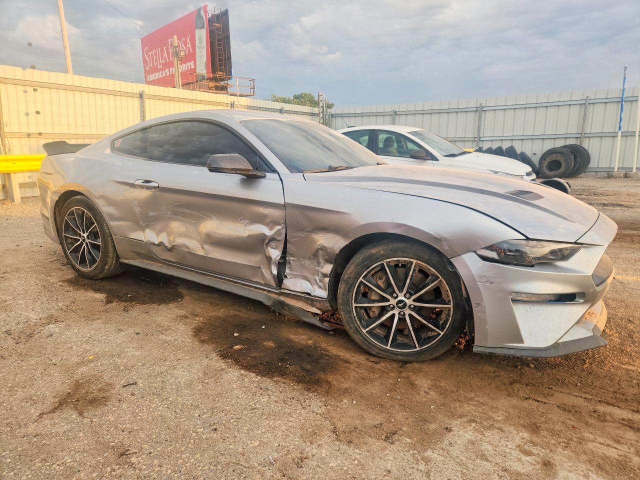 2020 Ford Mustang - zdjęcie 4
