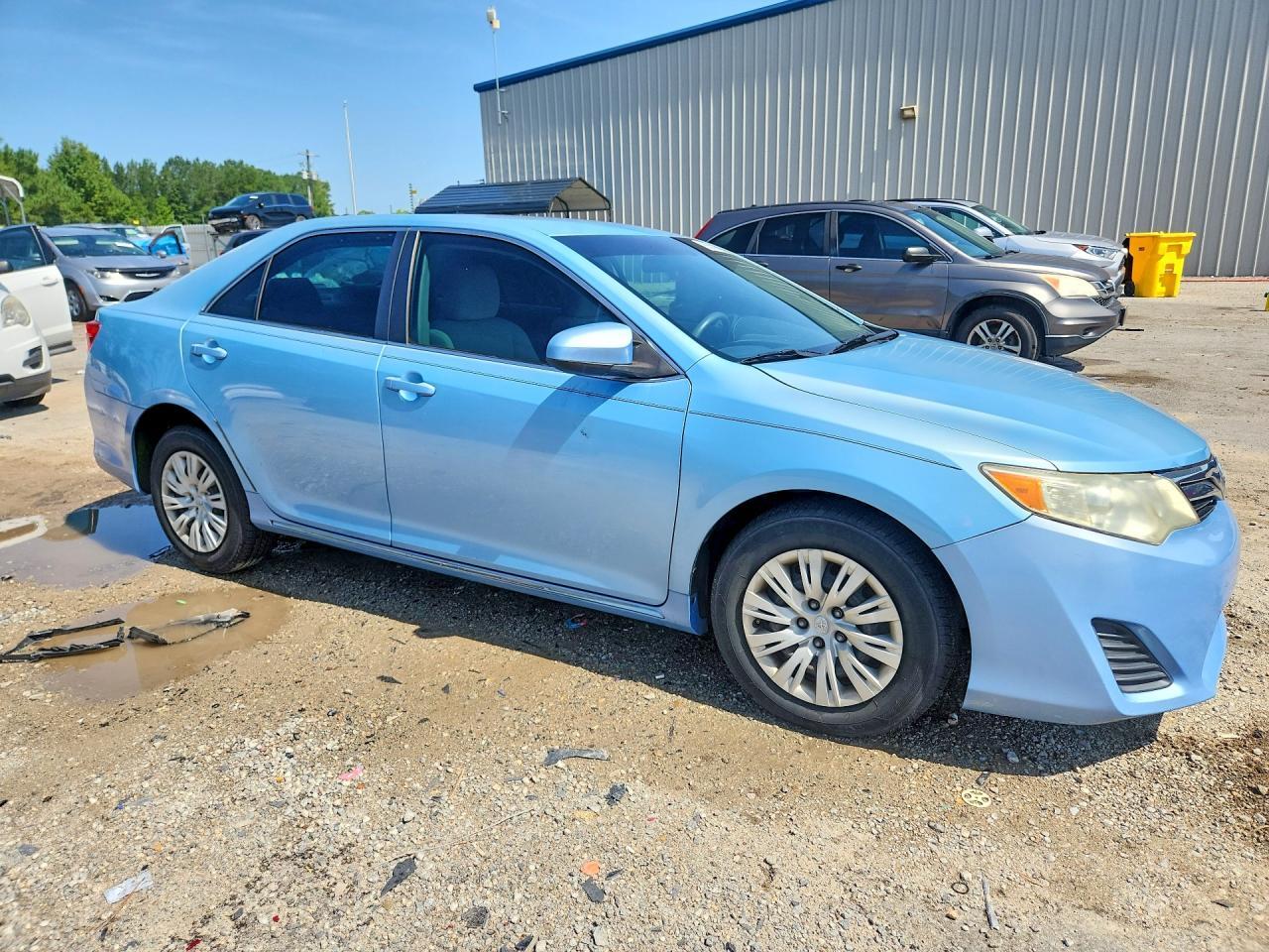 2025 Toyota Camry - zdjęcie 4
