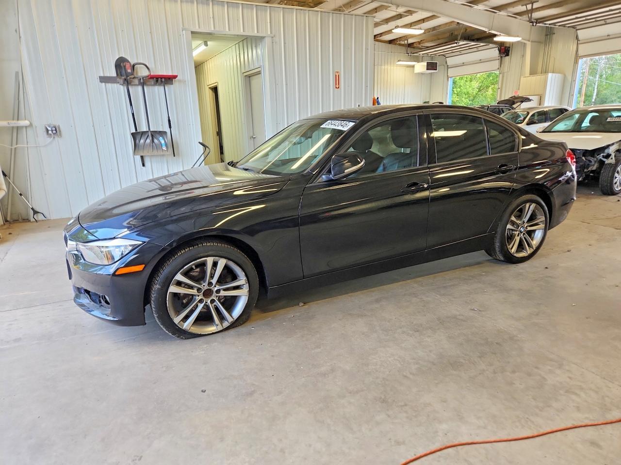 2013 BMW Seria 3 328i - zdjęcie główne