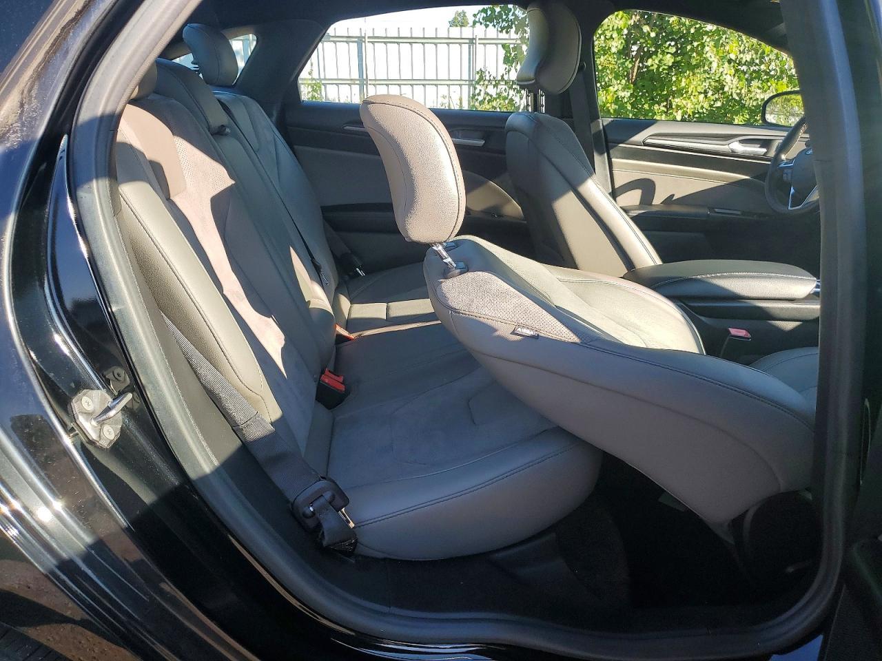 2017 Ford Fusion Sport - zdjęcie 10