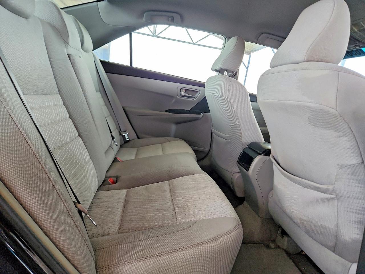 2015 Toyota Camry Le - zdjęcie 10