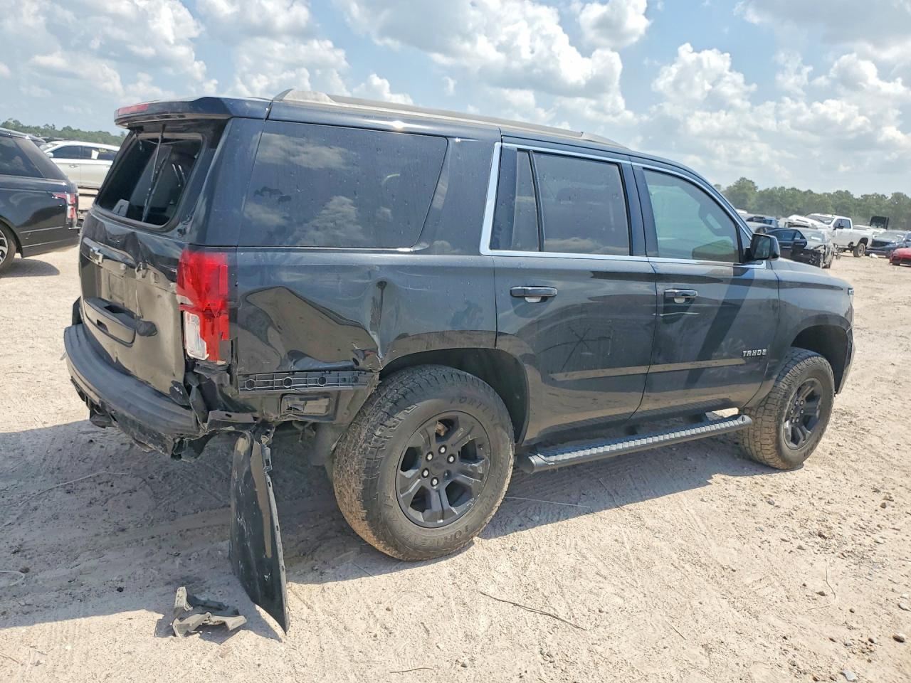2019 Chevrolet Tahoe C1500 Ls - zdjęcie 3